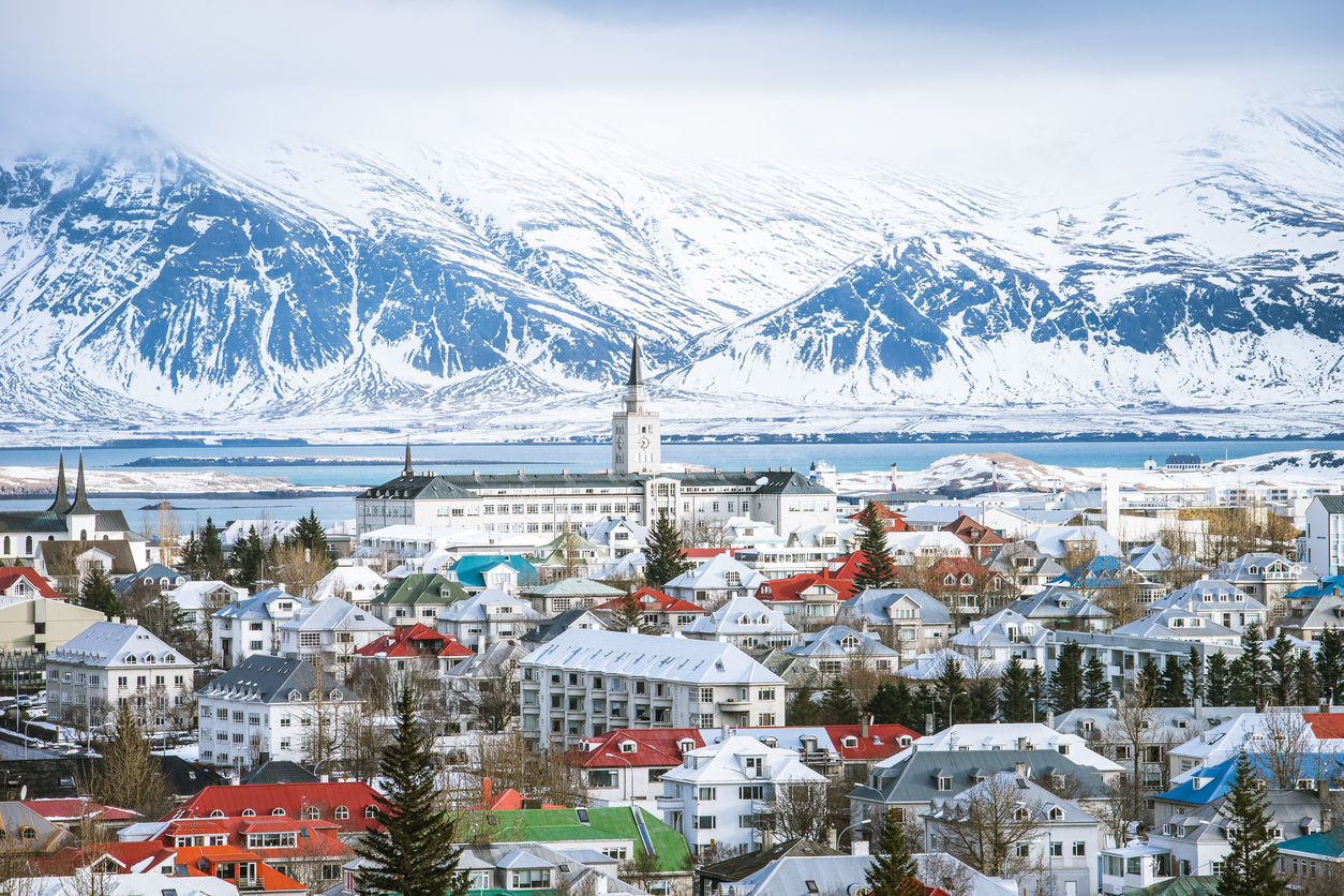 Reykjavík, hlavní město Islandu v zimním pohledu ze shora./